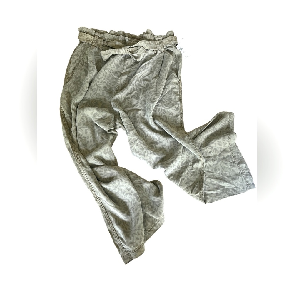 Anthropolgie Pilcro Paperbag Waist Drapey Green
Trousers Size XL‎ NWT